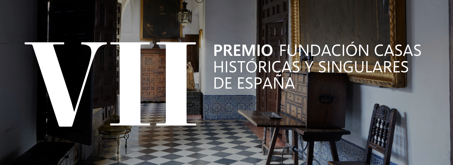 Interior de casa histórica en venta con decoración clásica de lujo y mobiliario de época. Portada de bienvenida de Casas Históricas.